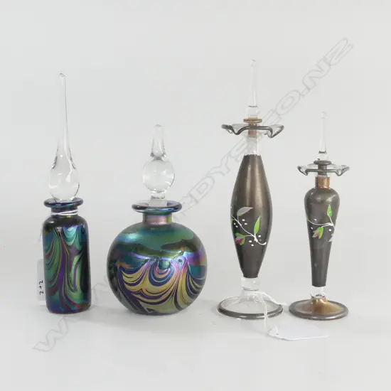 2 IRIDESENT HAND BLOWEN GLASS PERFUME BOTTLES & 2 HAND PAINTED PERFUME BOTTLES TALLEST H160MM