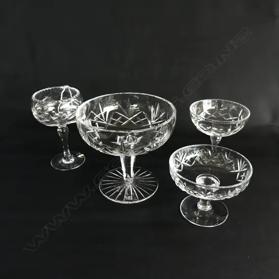 4 CRYSTAL COMPORTS VARIOUS SIZES