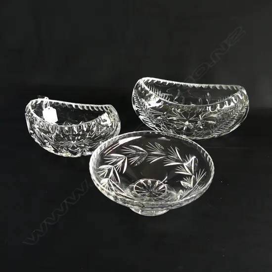 3 PCS HEAVY CRYSTAL, 2 CRESCENT SHAPED BOWLS, W.200m & 150mm & SML FOOTED DISH