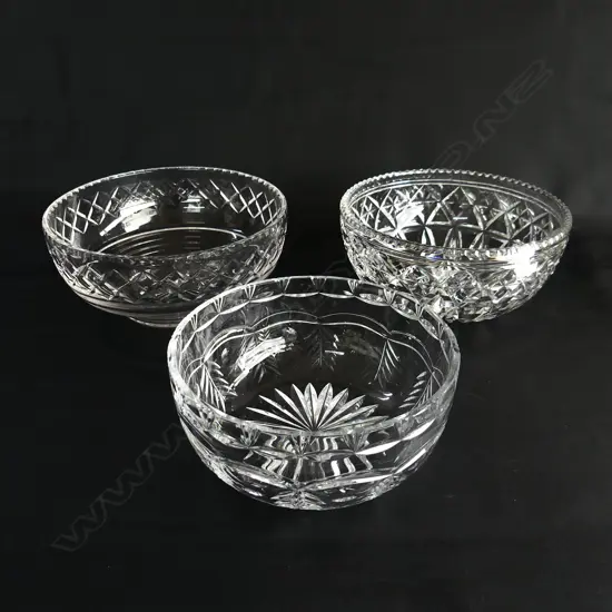 3 CRYSTAL BOWLS, D.200mm
