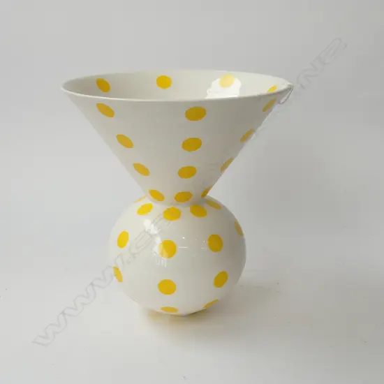 PETER COLLIS YELLOW POLKA DOT VASE H.245mm / 220mm dia FAULTS