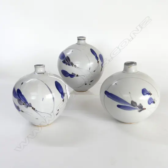 TRIO CAMPBELL HEGAN OVID VASES, GREY & BLUE. H.180mm graduating