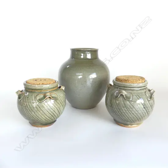 SCARCE NZ STUDIO POTTER ROGER KING VASE. H.230mm & PR TOBY STAFFORD STORAGE JARS