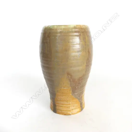 AMBRICO CROWN LYNN VASE. H.200mm