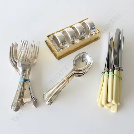 WALKER & HALL CUTLERY (KNIVES W CASEINE HANDLES) + BOXED SET 4 EP NAPKIN RINGS