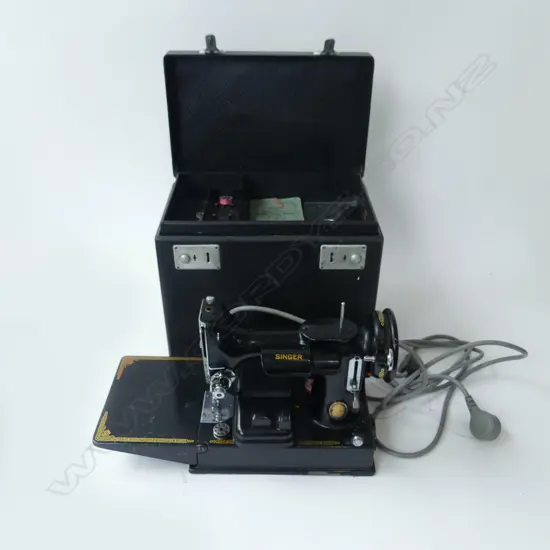 VINTAGE SINGER PORTABLE SEWING MACHINE NO. 221KI