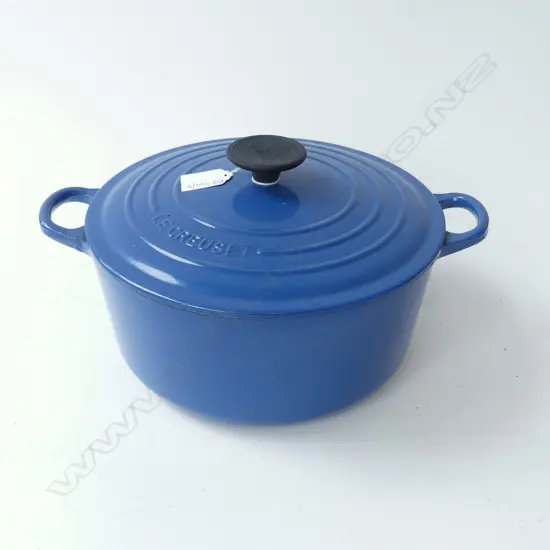 BLUE ENAMEL LE CREUSET LIDDED CASSEROLE 4.2L 250mm dia