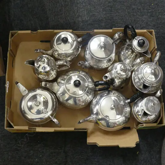 TEN VINTAGE SILVER PLATED TEA POTS & HOT WATER POTS WALKER & HALL, WATERHOUSE ETC