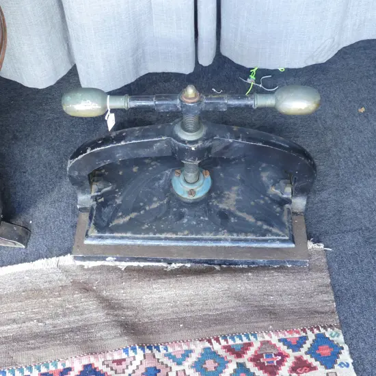 CAST IRON BOOK PRESS 540x325mm