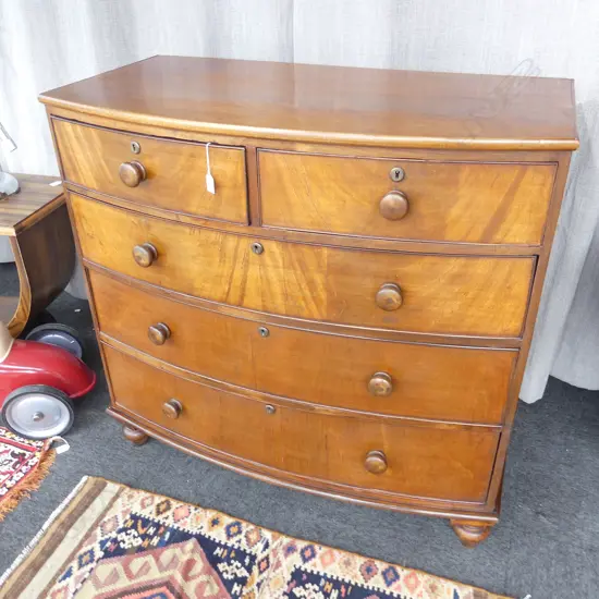 VICTORIAN MAHOGANY 5 DRAWER BOW FRONT CHEST 1070 X 540 X 1040 MM SHOWING SOME WEAR FOR ITS AGE