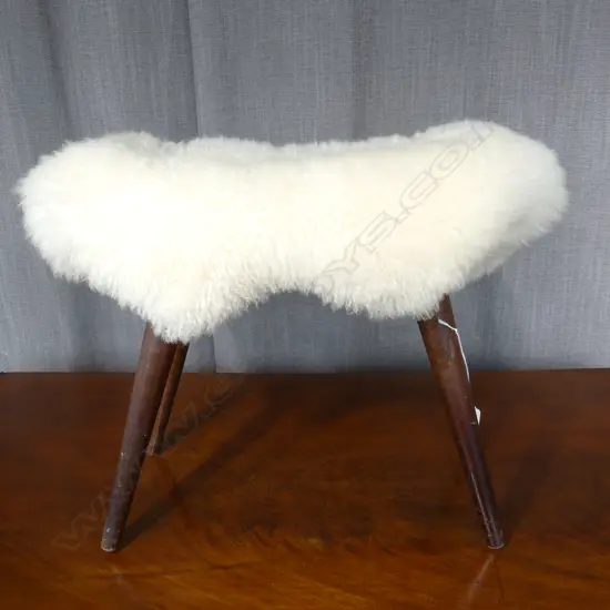 RETRO SHEEPSKIN STOOL W. 480mm