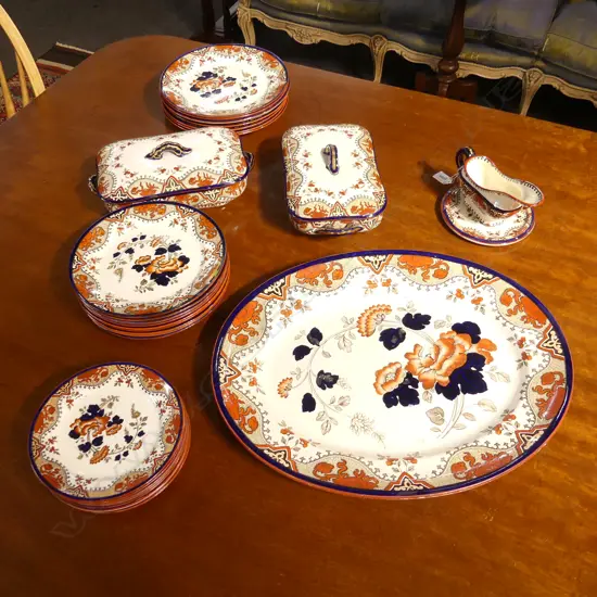 LG DOULTON BURSLEM DINNER SERVICE...