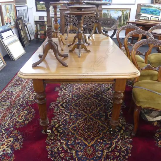 COLONIAL KAURI DINING TABLE w. 1 LEAF & CRANK HANDLE