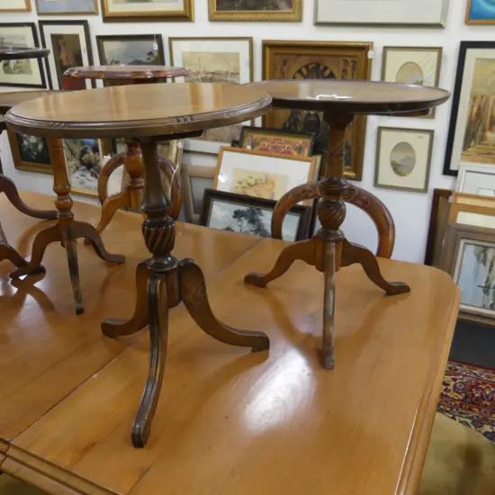 NEAR PR GEORGIAN STYLE MAHOGANY TRIPOD WINE TABLES H.515mm