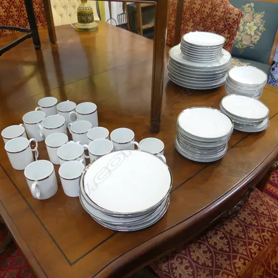 LG GERMAN THOMAS DINNER SET INCL. 8 DINNER PLATES 265mm dia