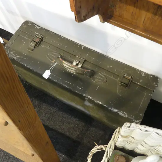 VINTAGE METAL SUITCASE