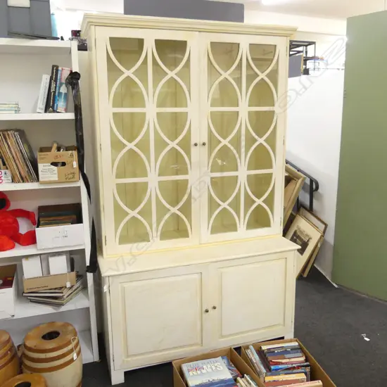 LG WHITE PAINTED CABINET 1370x600x2205mm