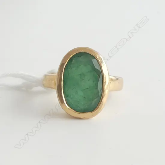 18ct GOLD & EMERALD HAND MADE RING (small size G) 4.85gms