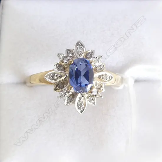 9ct TANZANITE ? & DIAMOND CLUSTER RING 4GMS SIZE R 1/2