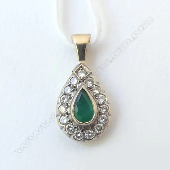 9ct GOLD DIAMOND & EMERALD PENDANT pear cut & shape 1.58gms