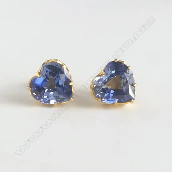 PAIR OF 22CT AND SYNTHETIC SAPPHIRE EARRINGS 5.03gm
