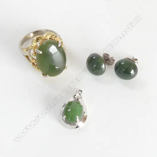 SET GREENSTONE JEWLERY S/SILVER EAR STUDS PENDANT & RING