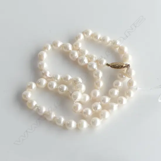 UNIFORM CULTURED PEARL NECKLACE L.410mm silver gilt clasp