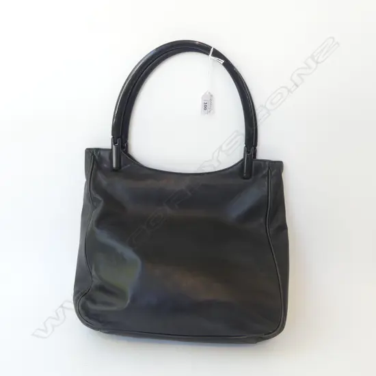 BLACK LEATHER PRADA HANDBAG 280x340mm