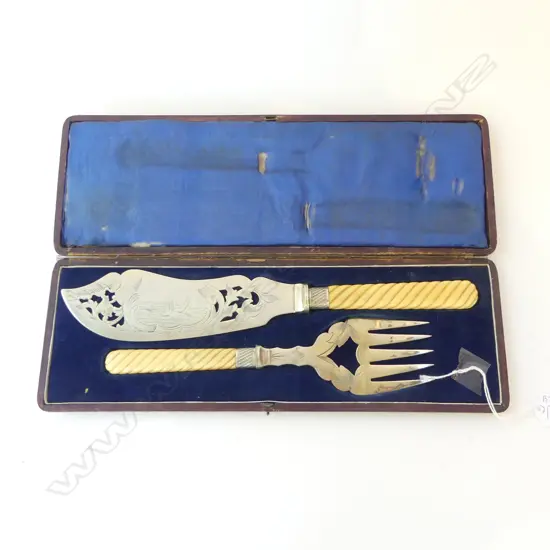 IVORY HANDLE FISH SERVERS IN ORIGINAL BOX 