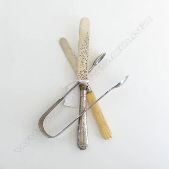 2 S/SILVER BLADED KNIVES & PR S/SILVER SUGAR TONGS  38GRMS 