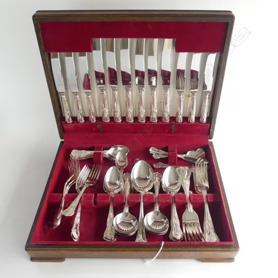 DOUBLE STRUCK KINGS PATTERN SILVER PLATE CUTLERY IN OAK BOX