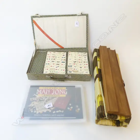 CASED VINTAGE BONE & BAMBOO MAH JONG SET BOARDS & BOOKS