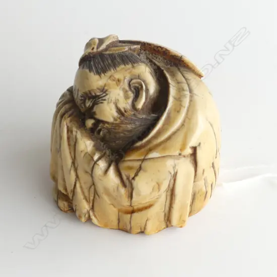 OLD CHINESE SOLID CARVED IVORY SLEEPING GENT signed H.55mm. 184gms
