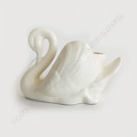 CROWN LYNN SMALL WHITE SWAN H.100mm 30mm hairline to wing