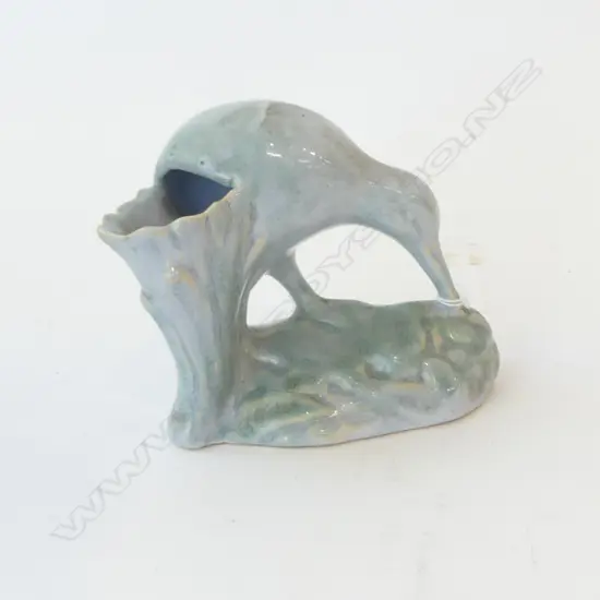 AMBRICO / CROWN LYNN PALE BLUE GLAZED KIWI SPILL VASE H.110mm