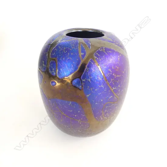 GARY NASH IRIDESCENT GLASS VASE H167MM