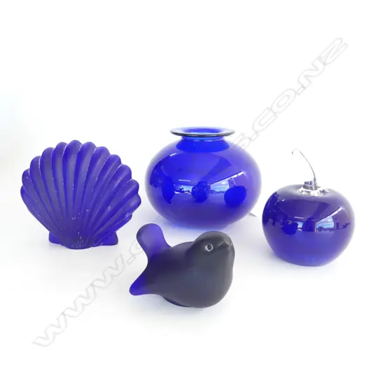 4 PCS BLUE STUDIO GLASS  BIRD L80MM SHELL  H90MM APPLE H100MM & SIGNED VASE H100MM