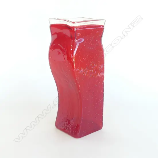 RED SCULPTURAL ART GLASS VASE GROUND PONTIL H.26CM