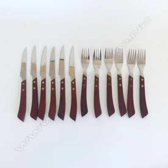 VINTAGE 12 PIECE STEAK SET WOODEN HANDLES 6 KNIVES + 6 FORKS