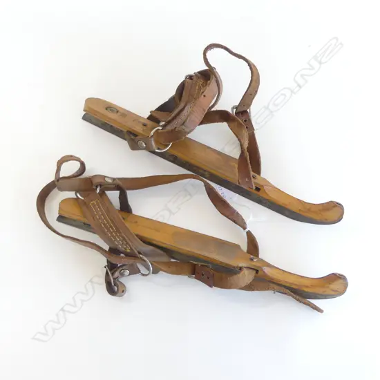 PAIR OF VINTAGE EUROPEAN WOODEN ICE SKATES COMPLETE WITH LEATHER FITTINGS L.35CM
