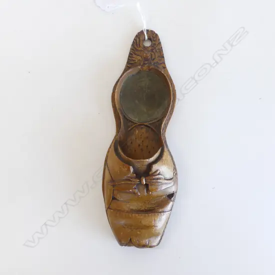 VICTORIAN CARVED POCKET WATCH HOLDER IN FORM OF SHOE HANGS ON WALL L.235MM