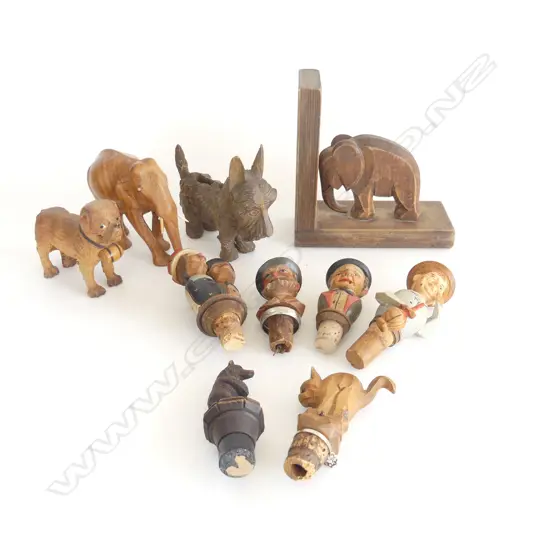 COLLECTION OF WOODEN ITEMS; 5 PAINTED WOODEN VINTAGE BOTTLE STOPS (1 animated), CARVED ANIMALS INCL. 'BLACK FOREST