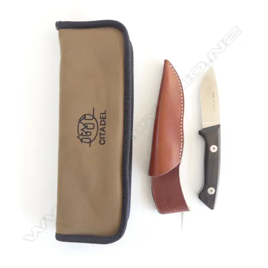 LEATHER SHEATHED KNIFE, LINDER 440 STEEL, WOODEN HANDLE, BLADE 90mm, UNUSED