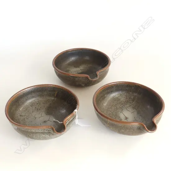 3 LEN CASTLE SMALL POURING BOWLS, 1 REPAIRED 150mm dia