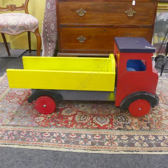 LG PAINTED WOODEN DUMP TRUCK L.850mm