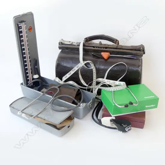 GLADSTONE BAG & CONTENTS VINTAGE DOCTORS  GEAR STETHISCOPES  CASED EAR NOSE THROAT  LIGHT  PANOPTIC OPHTALMOSCOPE  ETC
