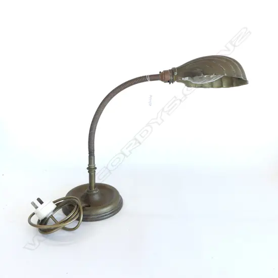 VINTAGE BRASS CLAM SHELL DESK LAMP