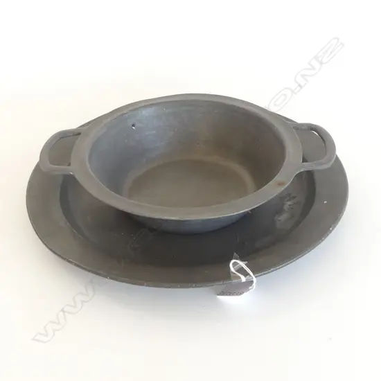 HEAVY ANTIQUE PEWTER CHARGER AND 2-HANDLED BOWL D.33CM