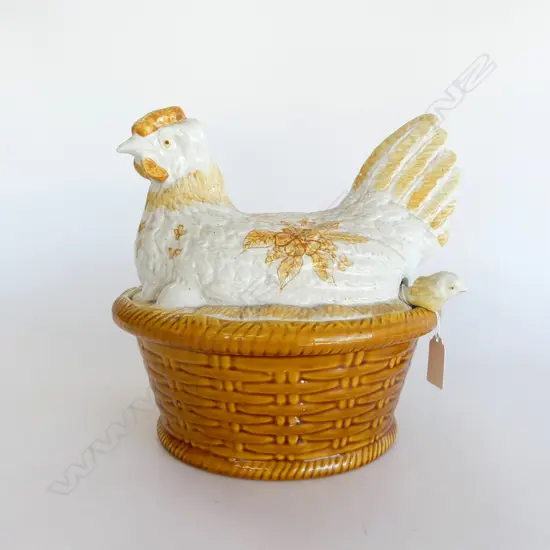 LIDDED 'CHICKEN' TUREEN w. LADLE - PORTUGAL 255mm dia