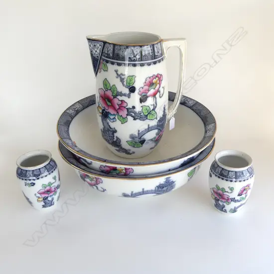 5 PCES LOSOL WARE 'PAGODA'; PR WASH BOWLS 420mm dia, LG JUG H.310mm, PR VASES H.135mm MINOR FAULTS